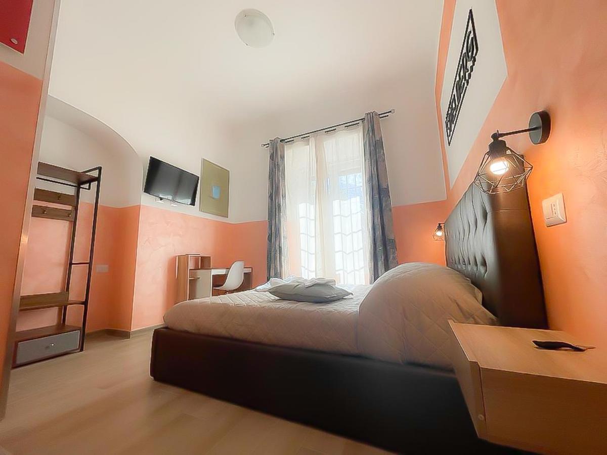 Cinemovie Guesthouse Рим Екстериор снимка