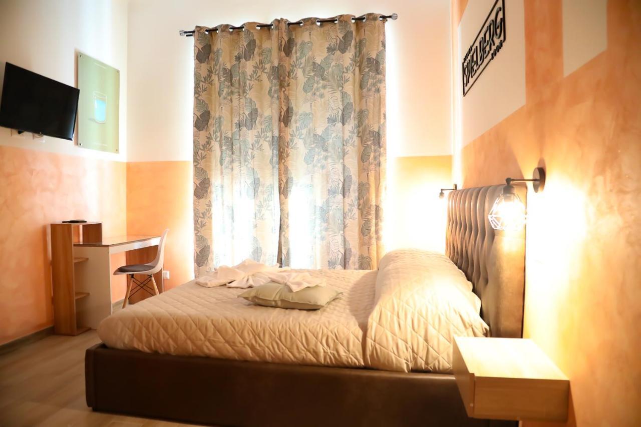 Cinemovie Guesthouse Рим Екстериор снимка