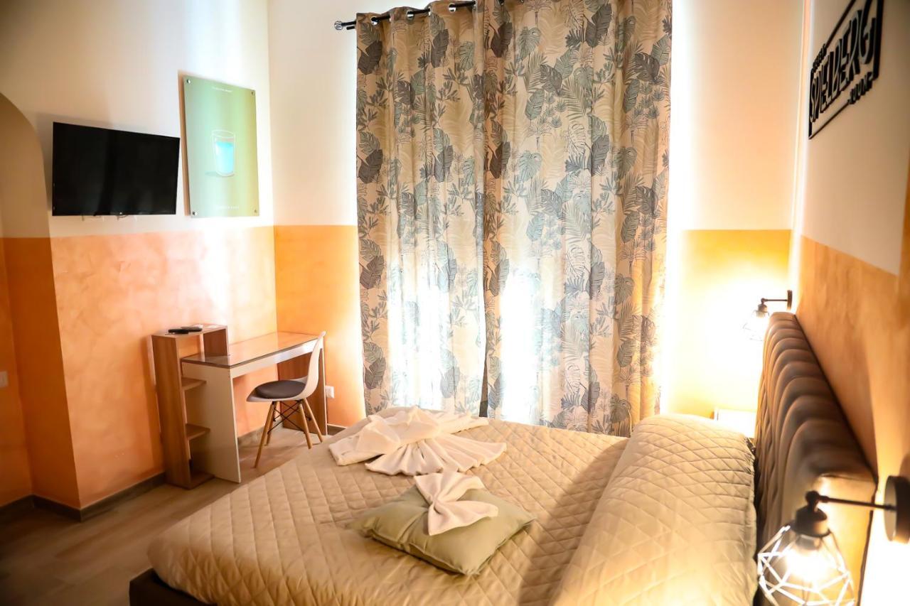 Cinemovie Guesthouse Рим Екстериор снимка